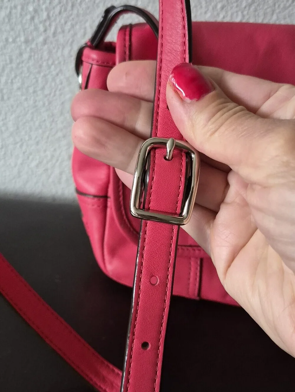 COACH Vintage Y2k Hadley Field Bag in a vibrant strawberry pink color.